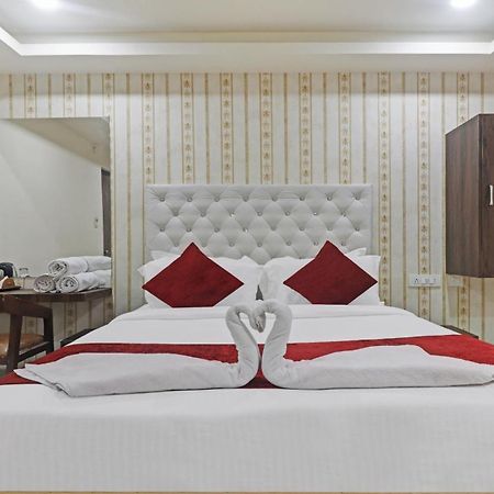 Hotel Bright Airport Zone Шамшабад Екстериор снимка