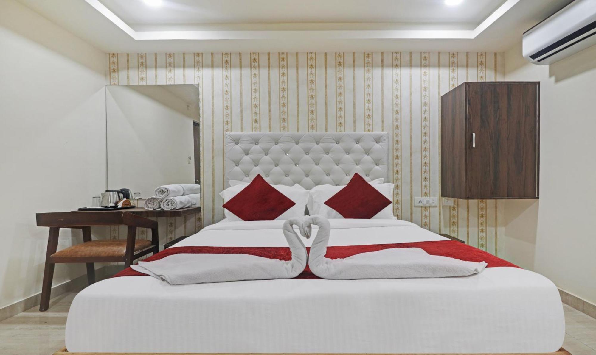 Hotel Bright Airport Zone Шамшабад Екстериор снимка