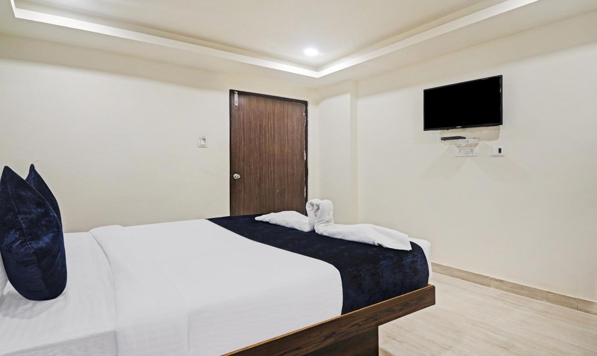 Hotel Bright Airport Zone Шамшабад Екстериор снимка