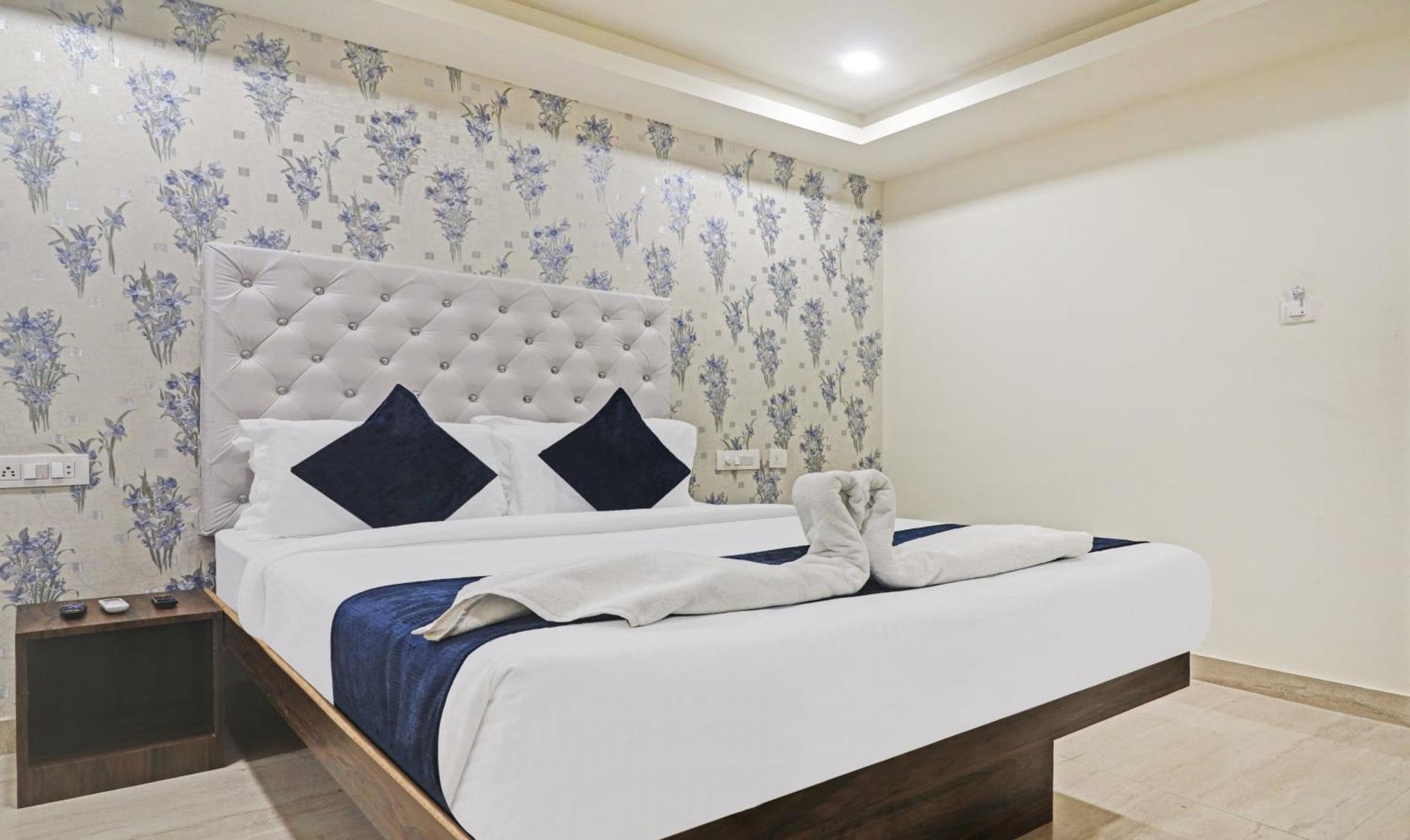 Hotel Bright Airport Zone Шамшабад Екстериор снимка