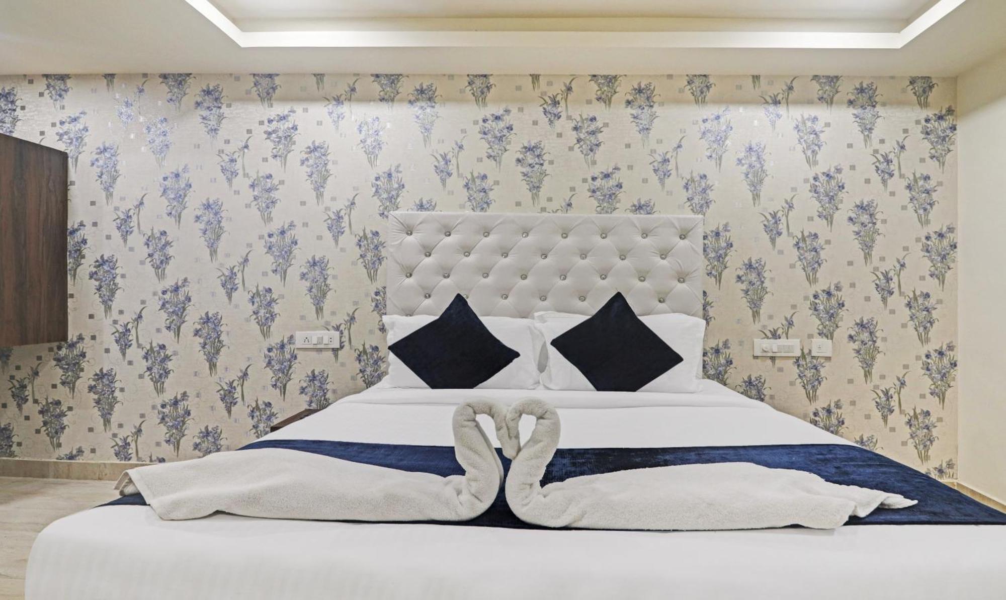 Hotel Bright Airport Zone Шамшабад Екстериор снимка