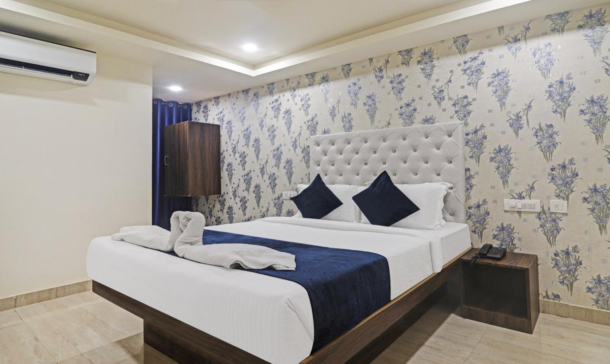 Hotel Bright Airport Zone Шамшабад Екстериор снимка
